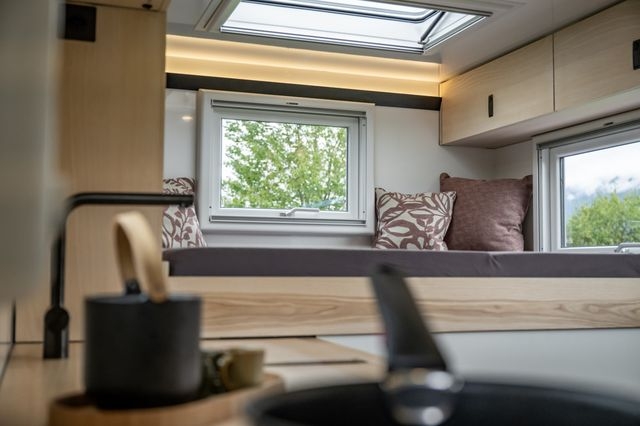 Fenster für viel Licht im Kistenaufbau von Cocoon Vans