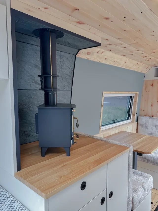 Tiny Stove Holzofen im Camper Van